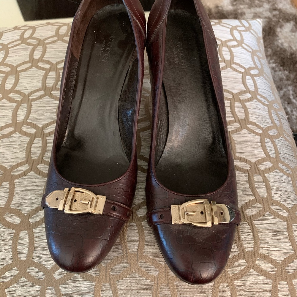 Gucci embossed coffee heels - Picture 2 of 5